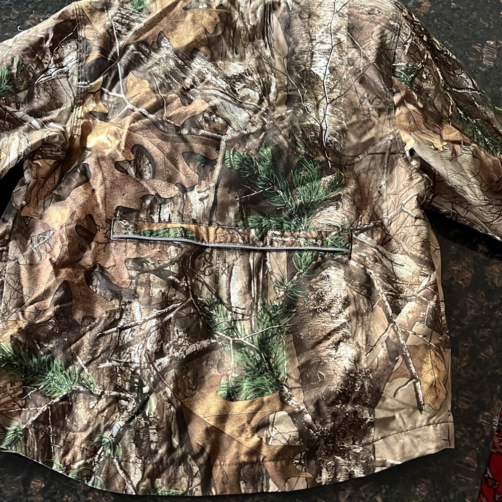 carhartt camo jacket- size 6x unisex . In excellent condition. Size6X - Picture 5 of 8